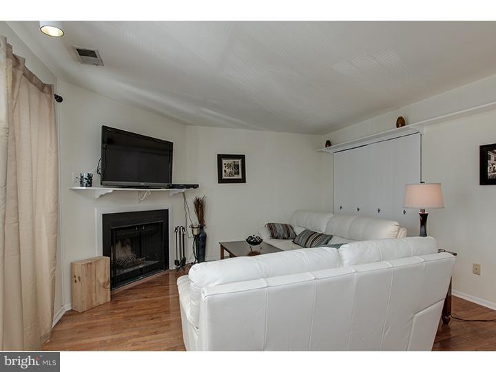 162 North 22nd Street, Unit B Philadelphia, PA 19103 - Photo 3 of 14