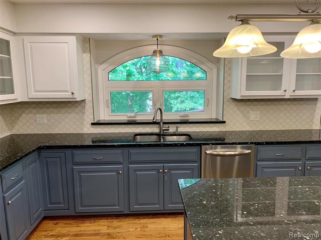 1632 Wakefield Court Rochester Hills, MI 48306 - Photo 10 of 56