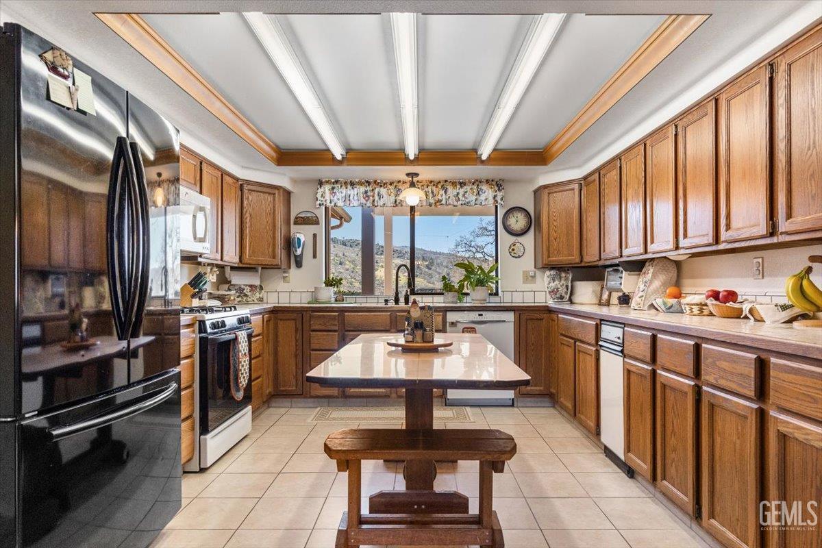 Undisclosed Address Tehachapi, CA 93561 - Photo 20 of 75