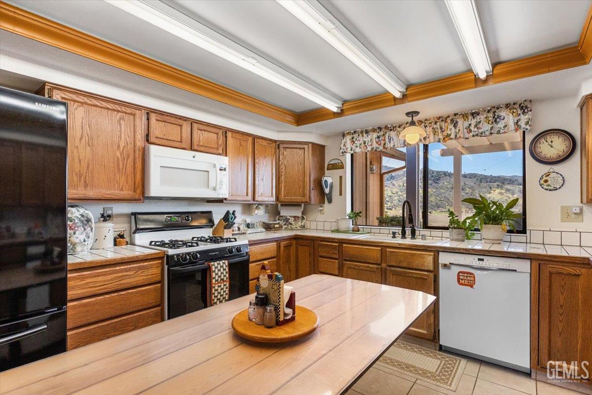 Undisclosed Address Tehachapi, CA 93561 - Photo 21 of 75