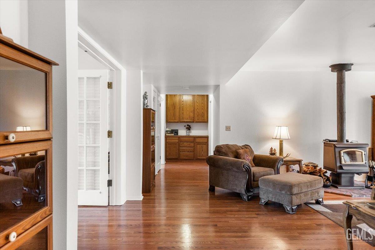 Undisclosed Address Tehachapi, CA 93561 - Photo 29 of 75 a living room with furniture and a flat screen tv