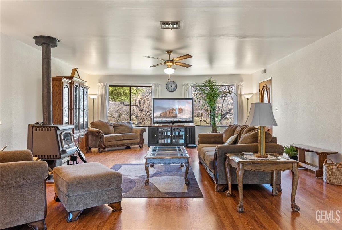 Undisclosed Address Tehachapi, CA 93561 - Photo 10 of 75