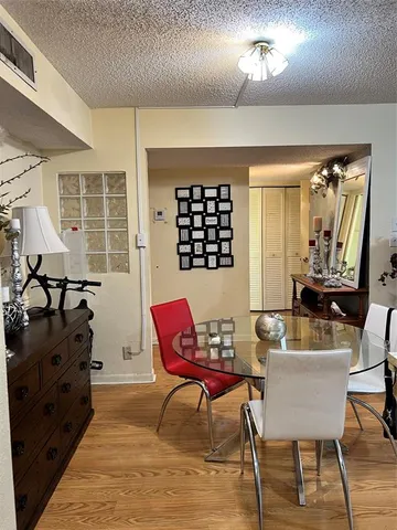 a view of a livingroom with furniture