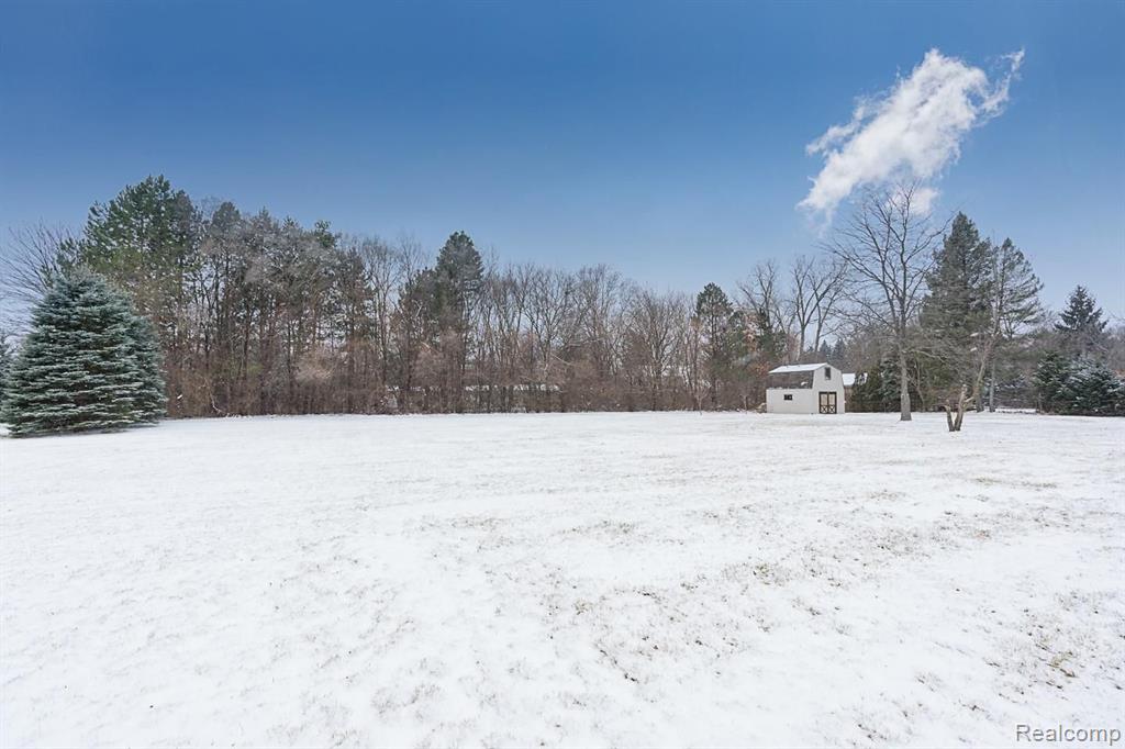 1800 Gravel Ridge Drive Rochester Hills, MI 48307 - Photo 2 of 22