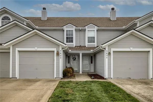 $230,000 | 5833 Northwest Plantation Lane, Unit 199B, Lee's Summit, MO 64064