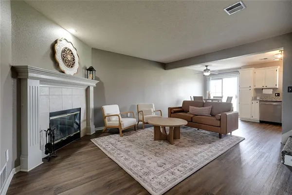 $230,000 | 5833 Northwest Plantation Lane, Unit 199B, Lee's Summit, MO 64064