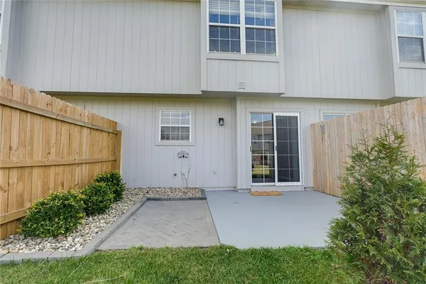 $230,000 | 5833 Northwest Plantation Lane, Unit 199B, Lee's Summit, MO 64064