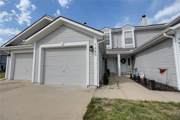 $230,000 | 5833 Northwest Plantation Lane, Unit 199B, Lee's Summit, MO 64064