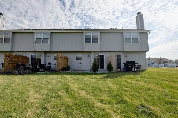 $230,000 | 5833 Northwest Plantation Lane, Unit 199B, Lee's Summit, MO 64064