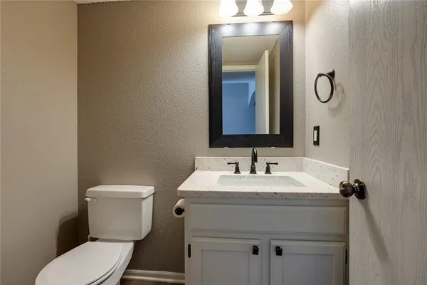 $230,000 | 5833 Northwest Plantation Lane, Unit 199B, Lee's Summit, MO 64064