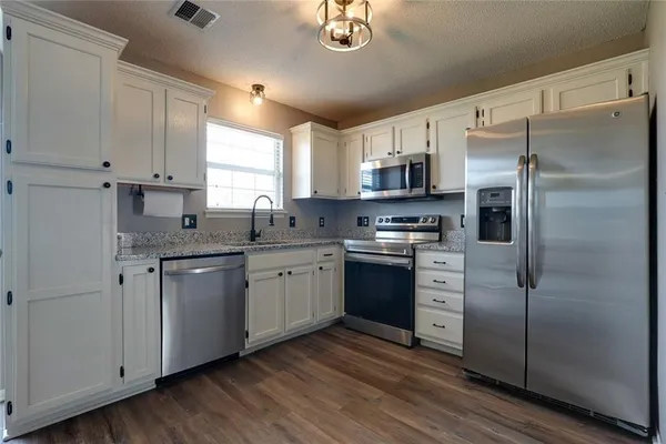 $230,000 | 5833 Northwest Plantation Lane, Unit 199B, Lee's Summit, MO 64064