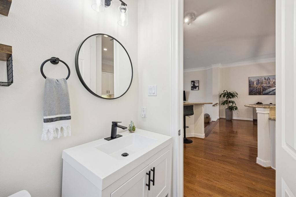 5737 Kansas Street Houston, TX 77007 - Photo 24 of 47 a en suite bathroom with a sink and a mirror