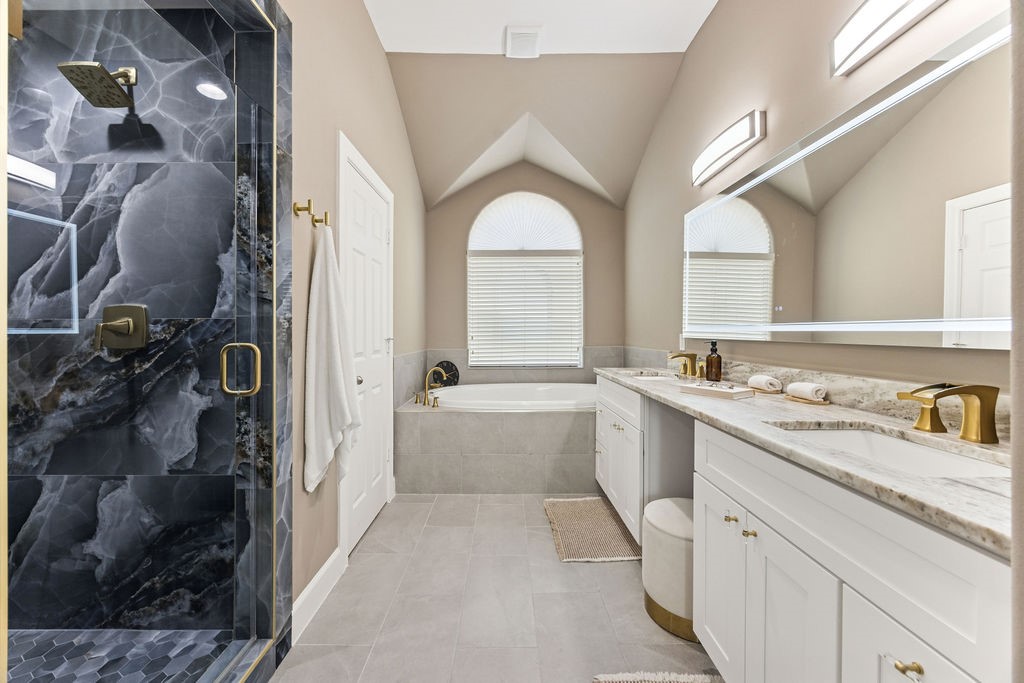 5737 Kansas Street Houston, TX 77007 - Photo 29 of 47 a large white kitchen with a granite countertop sink