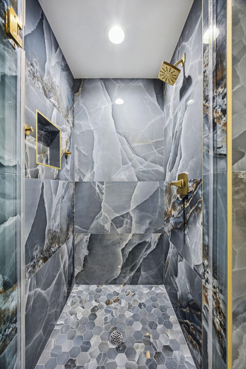 5737 Kansas Street Houston, TX 77007 - Photo 30 of 47 a picture of water heater room