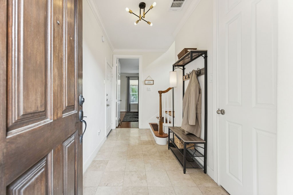 5737 Kansas Street Houston, TX 77007 - Photo 3 of 47 a view of a hallway with closet and a window