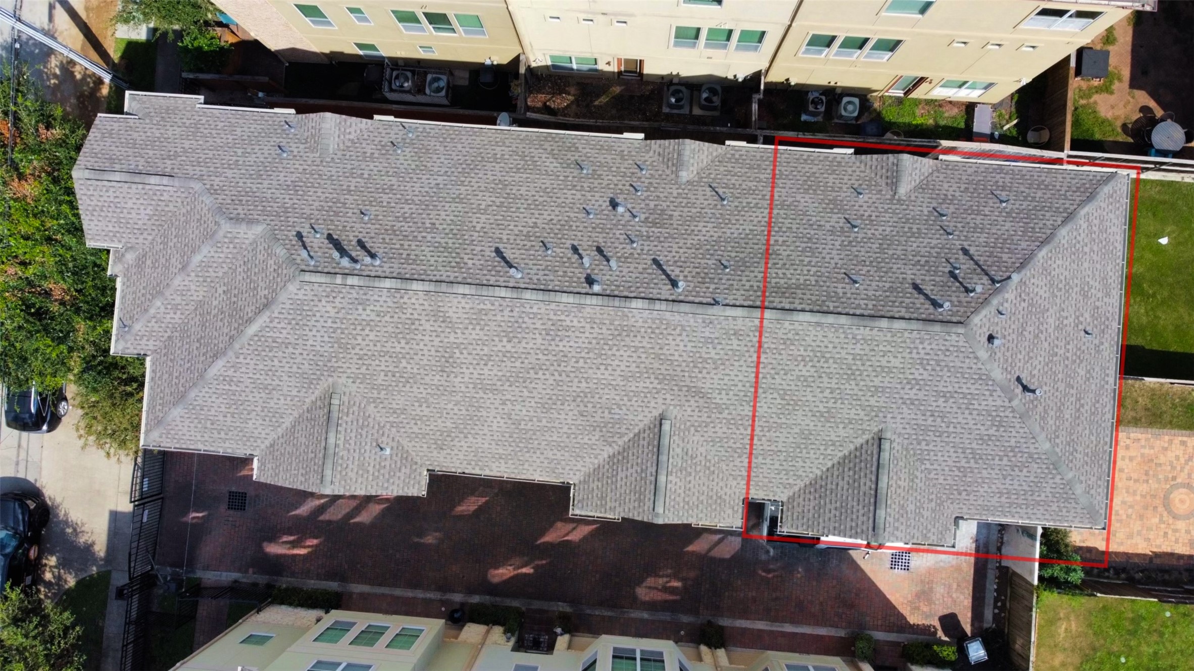 5737 Kansas Street Houston, TX 77007 - Photo 43 of 47 a brick building with glass windows