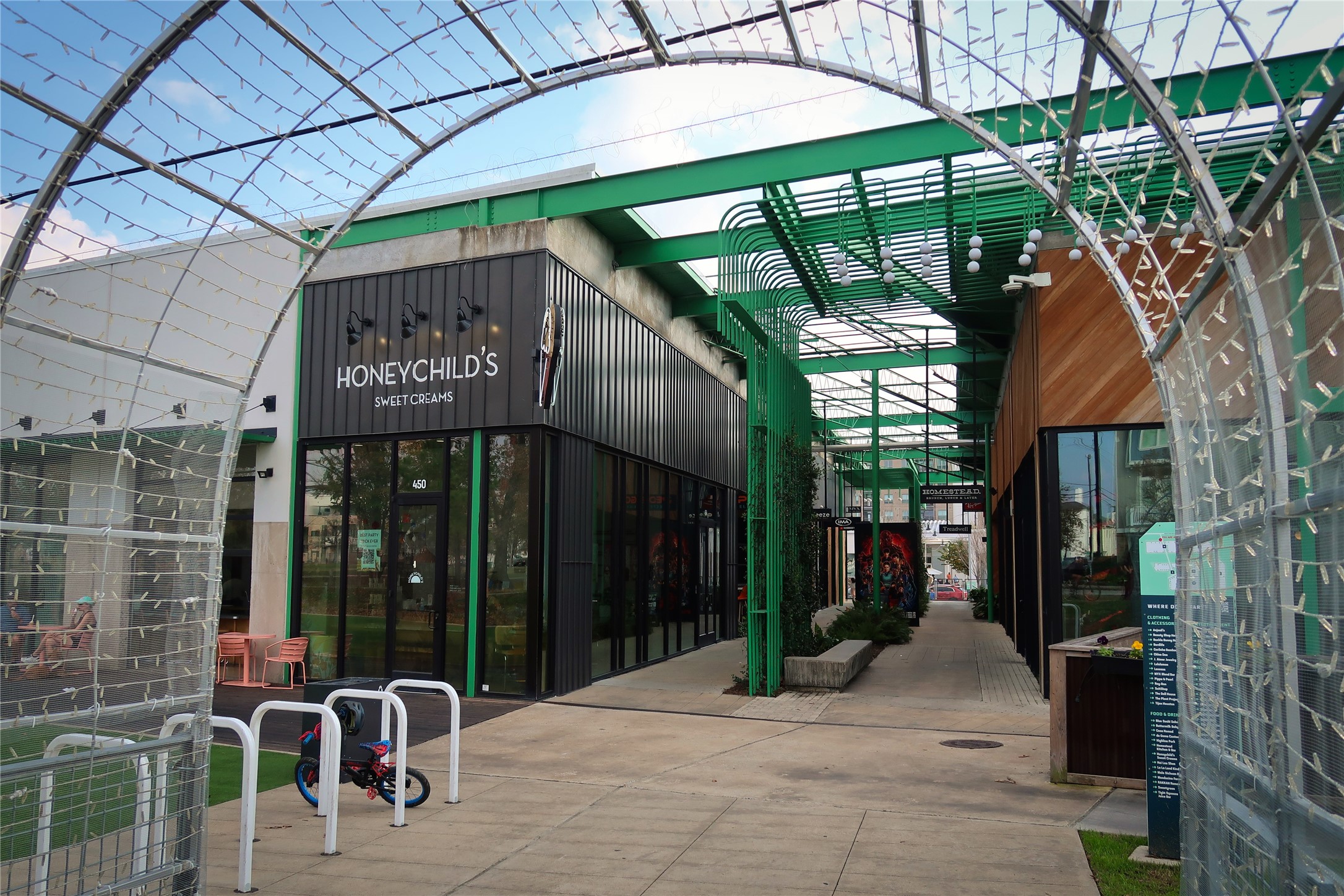 5737 Kansas Street Houston, TX 77007 - Photo 46 of 47 a sign on the side of a building