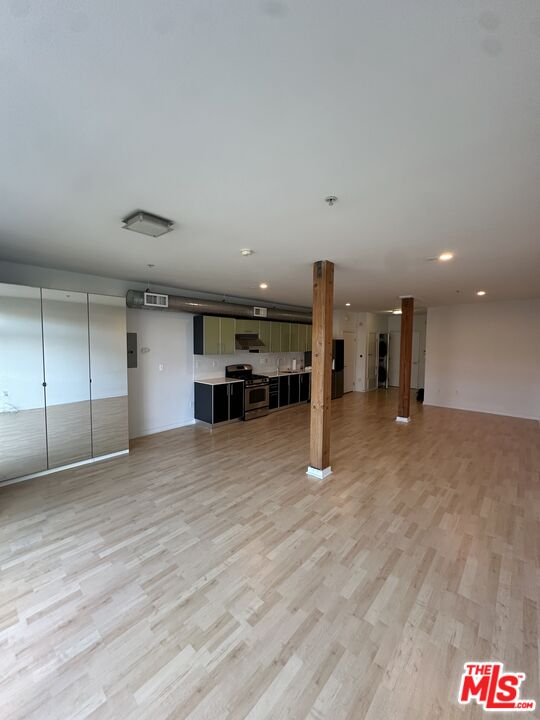 4215 Glencoe Avenue, Unit 207 Marina del Rey, CA 90292 - Photo 4 of 16 a view of empty room with kitchen appliances