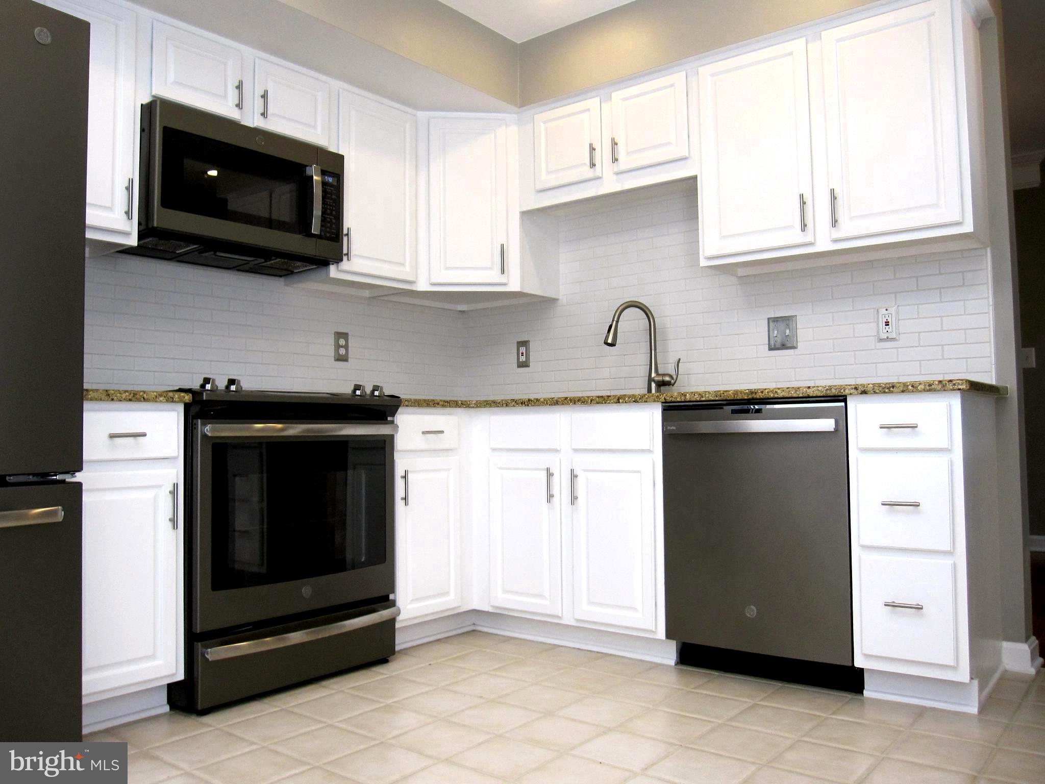111 Spring Pl Way Annapolis, MD 21401 - Photo 6 of 64 Beautiful Kitchen with granite countertops