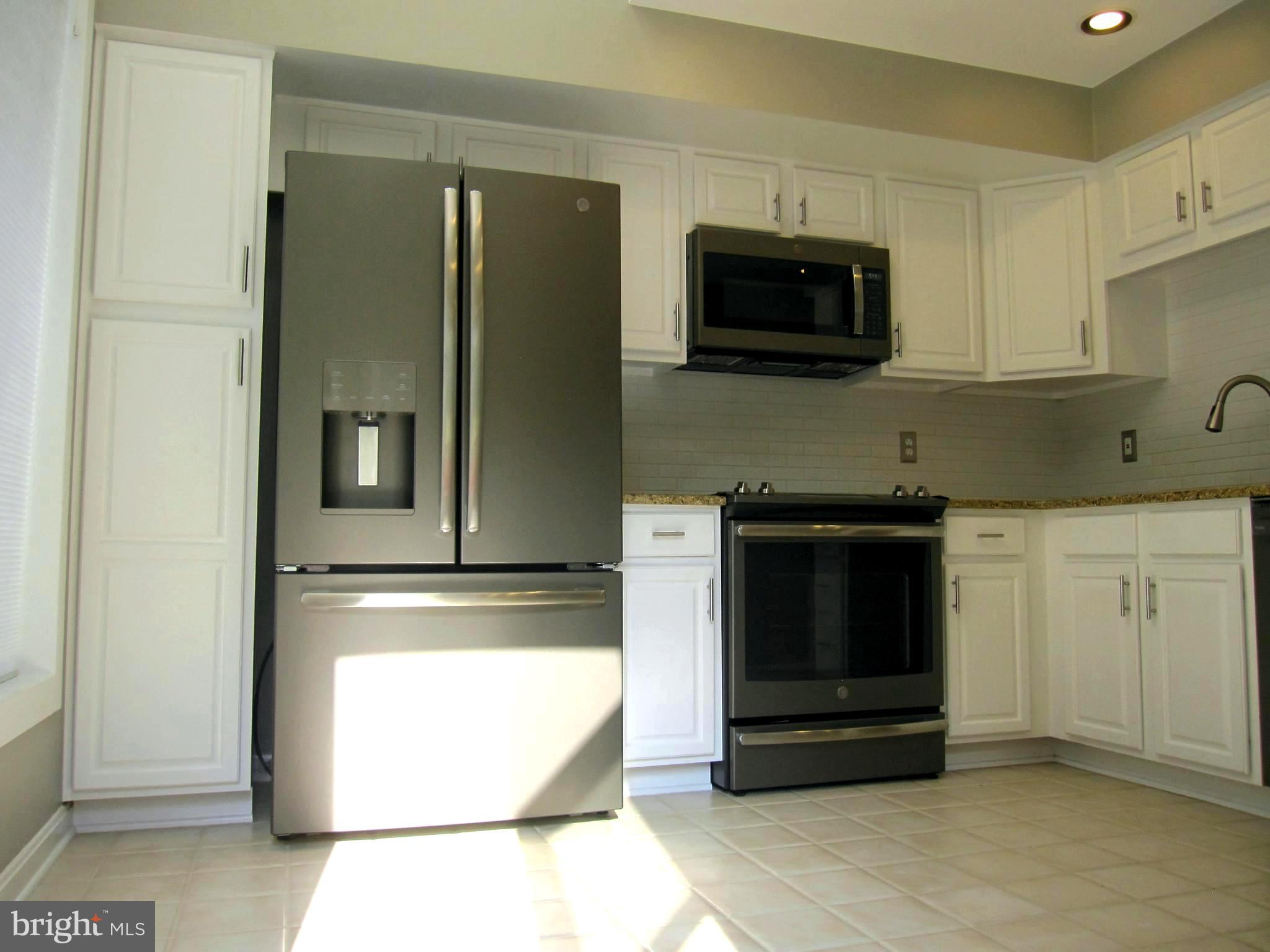 111 Spring Pl Way Annapolis, MD 21401 - Photo 9 of 64 Nice size kitchen