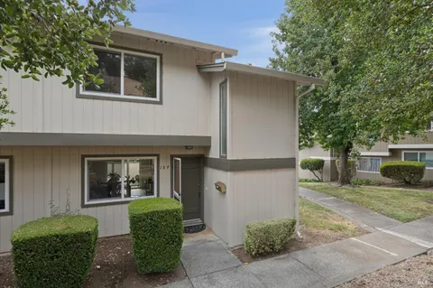 $575,000 | 13 Oliva Drive, Unit F, Novato, CA 94947