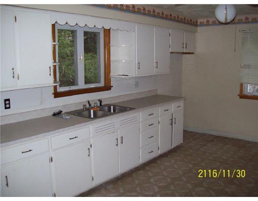 945 Saxonburg Road Butler, PA 16002 - Photo 4 of 4 Kitchen.
