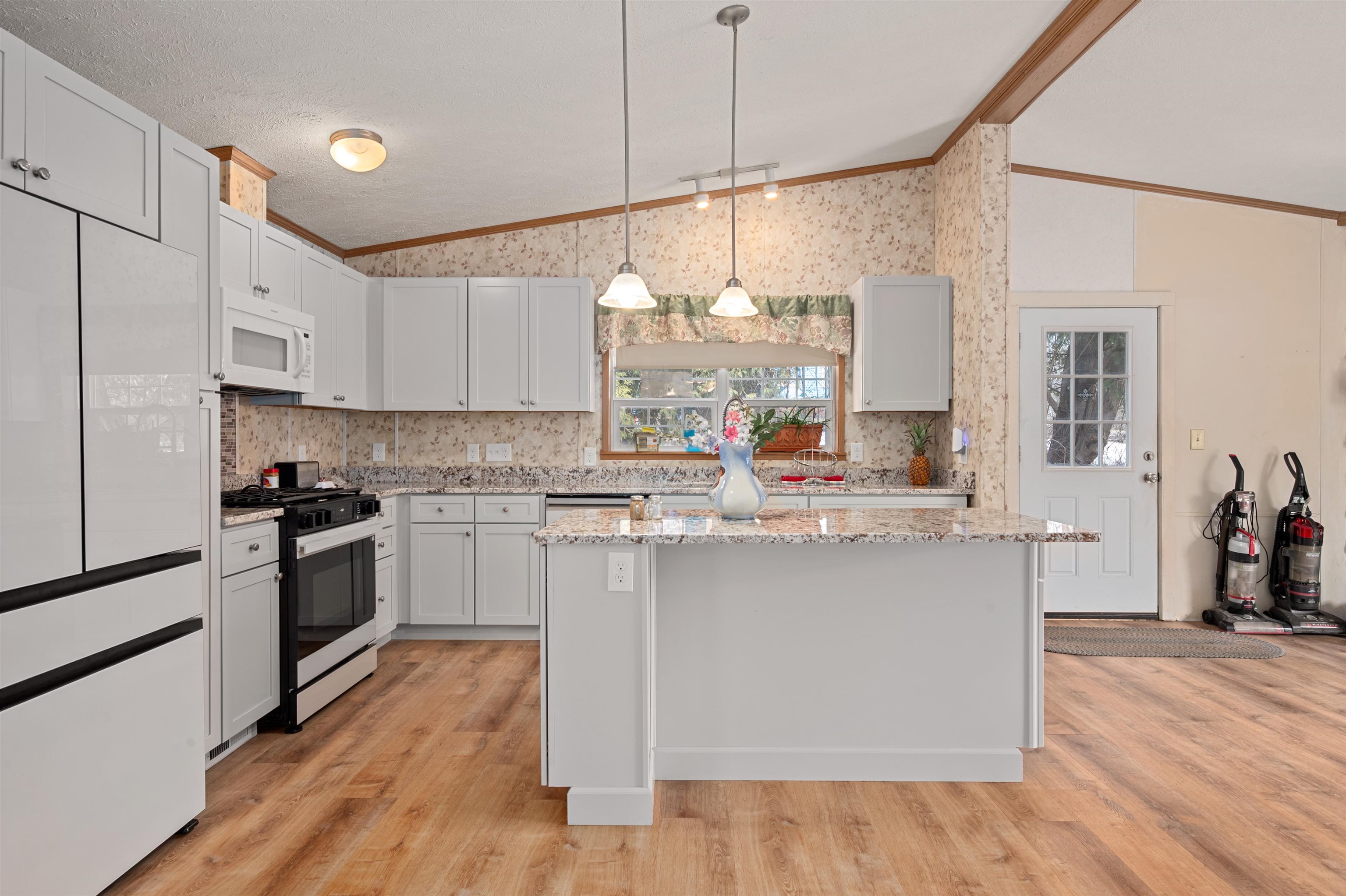 709 South Main Street Franklin, NH 03235 - Photo 5 of 34