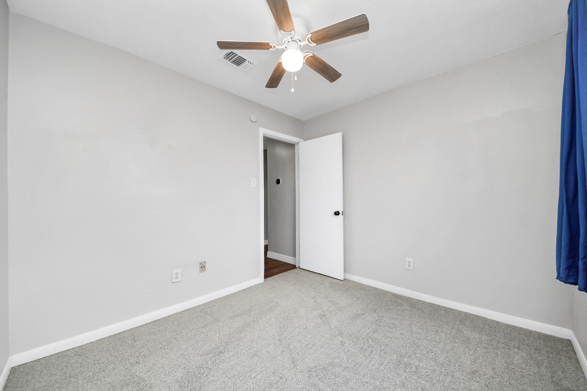 28707 Stapleford Street Spring, TX 77386 - Photo 28 of 38 an empty room with closet and a ceiling fan
