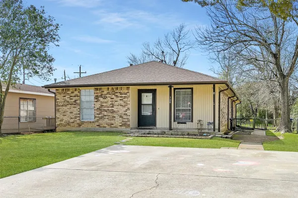 $1,550 | 308 Lawrence Street, Unit A, Tomball, TX 77375