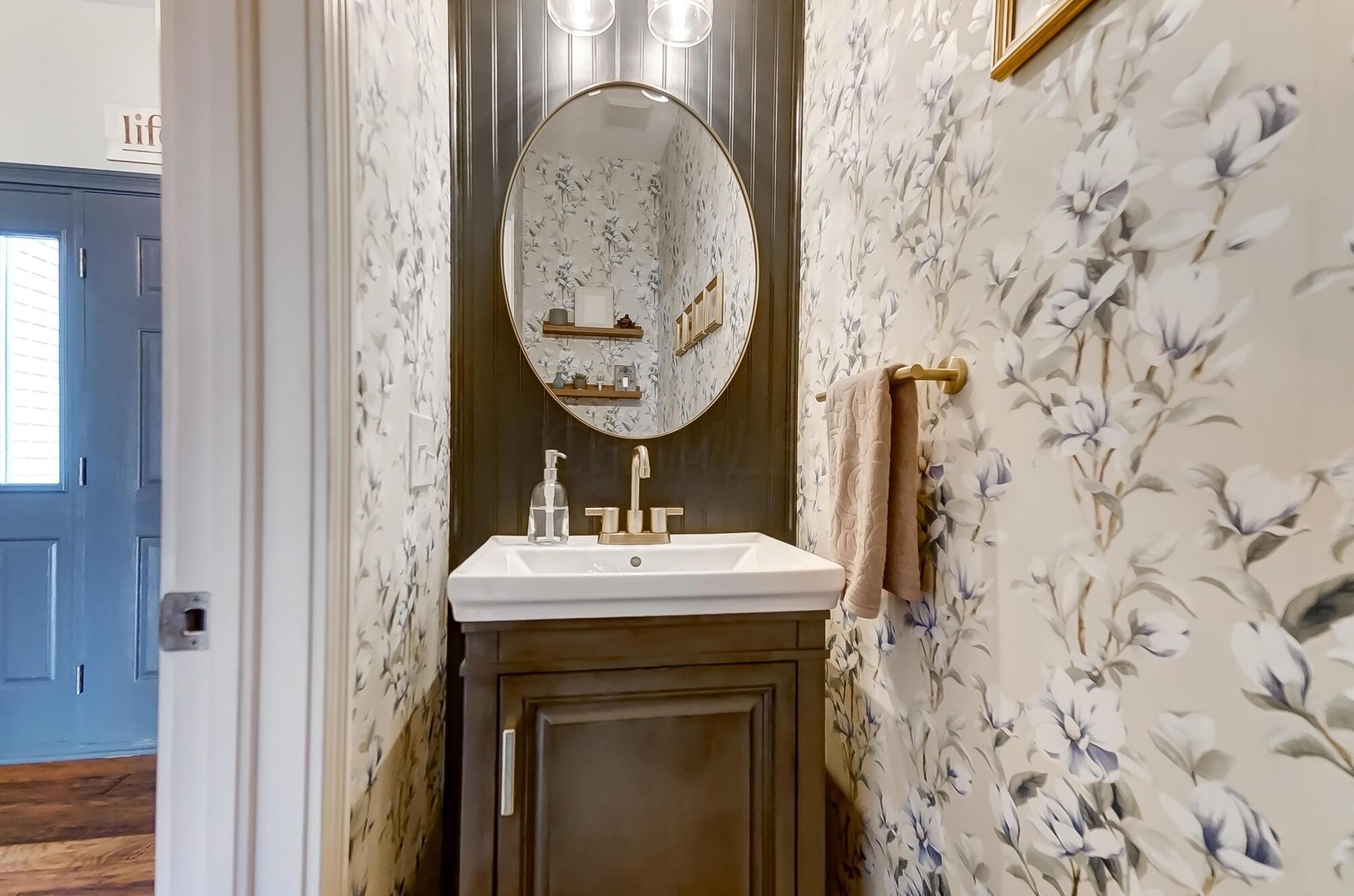 564 Kingsbury Road Delaware, OH 43015 - Photo 28 of 76 Half bath on main floor