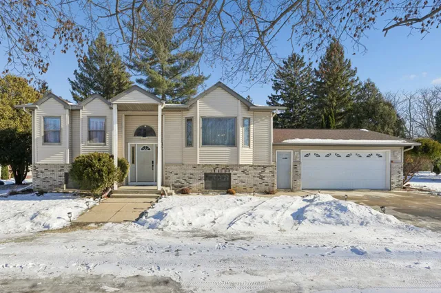 $320,000 | 401 2nd Street Northeast, Dodge Center, MN 55927