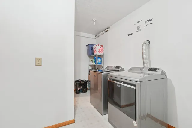 $315,000 | 401 2nd Street Northeast, Dodge Center, MN 55927