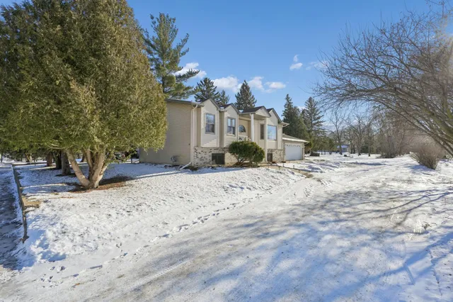 $320,000 | 401 2nd Street Northeast, Dodge Center, MN 55927