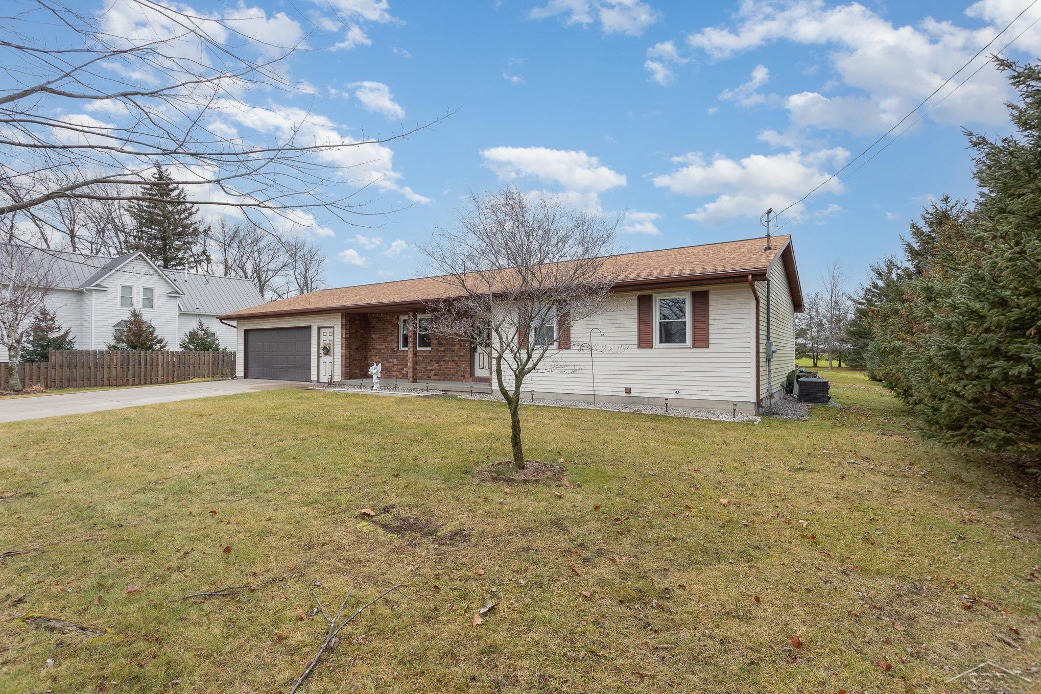 6784 7 Mile Road Freeland, MI 48623 - Photo 1 of 26 50130064-181a23ac-4377-43e6-8a48-9d98da60aa84.JPG