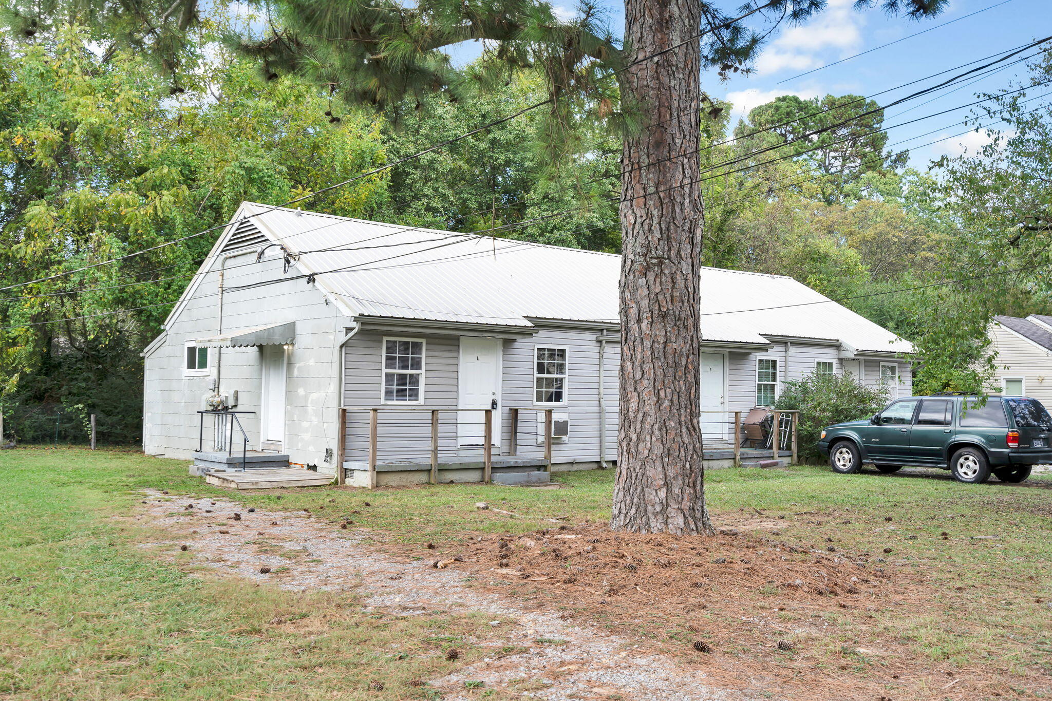 207 Laws Avenue Chattanooga, TN 37411 - Photo 2 of 13 1-web-or-mls-DSC04864