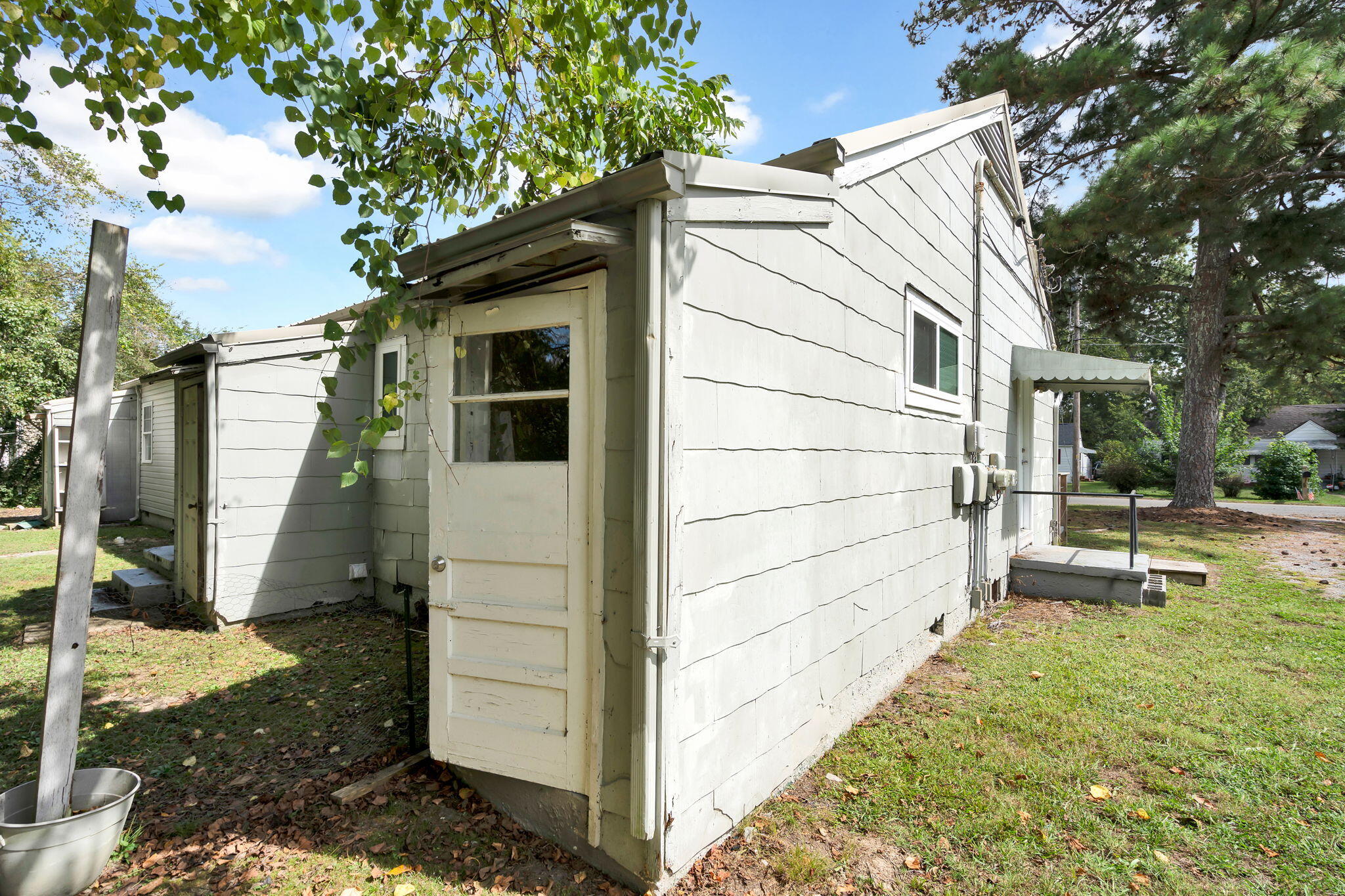 207 Laws Avenue Chattanooga, TN 37411 - Photo 3 of 13 3-web-or-mls-DSC04872