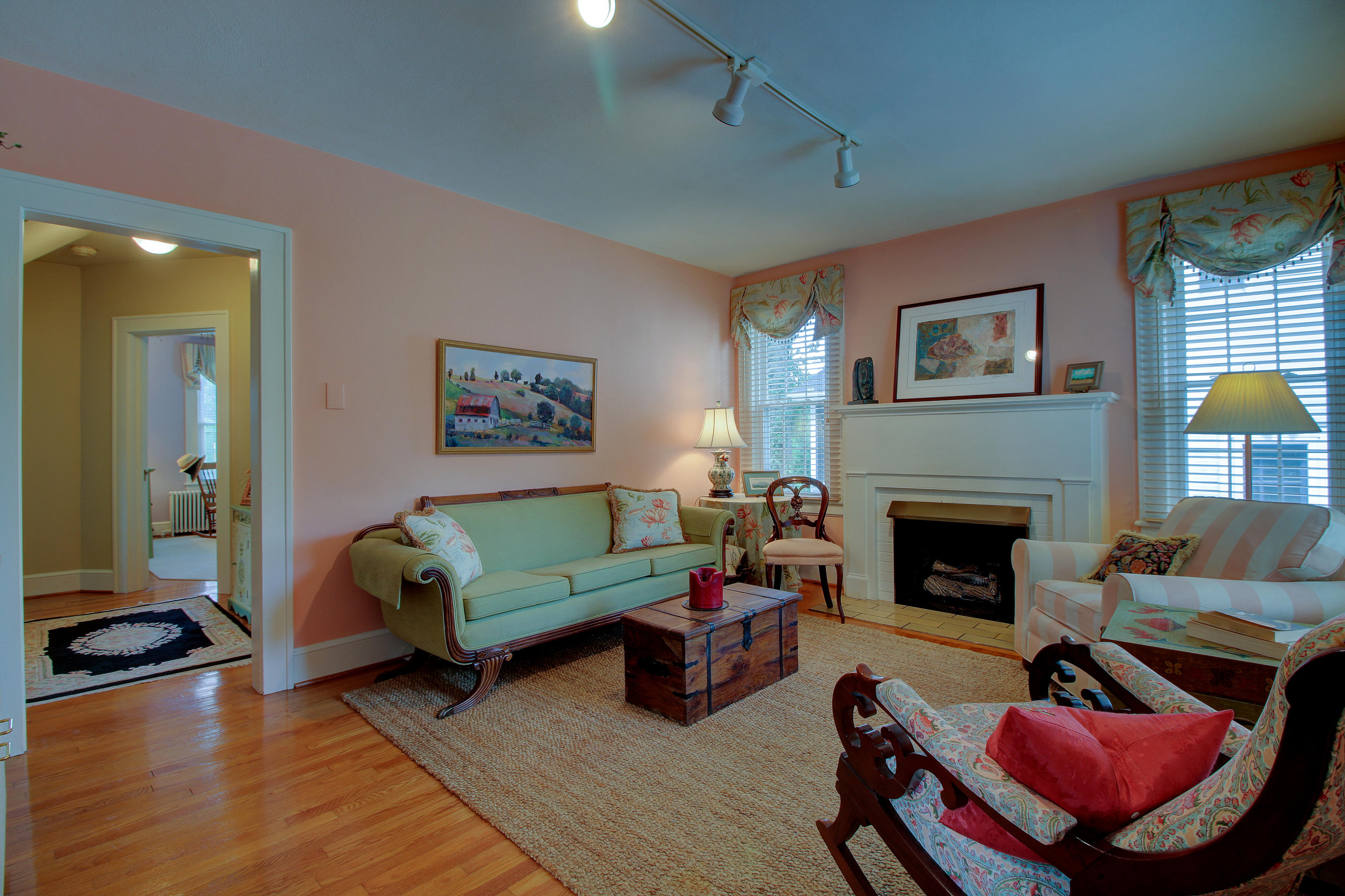 2815 Spring Road Southwest Roanoke, VA 24015 - Photo 3 of 30 IMG_0540_1_2_3_4_5_6