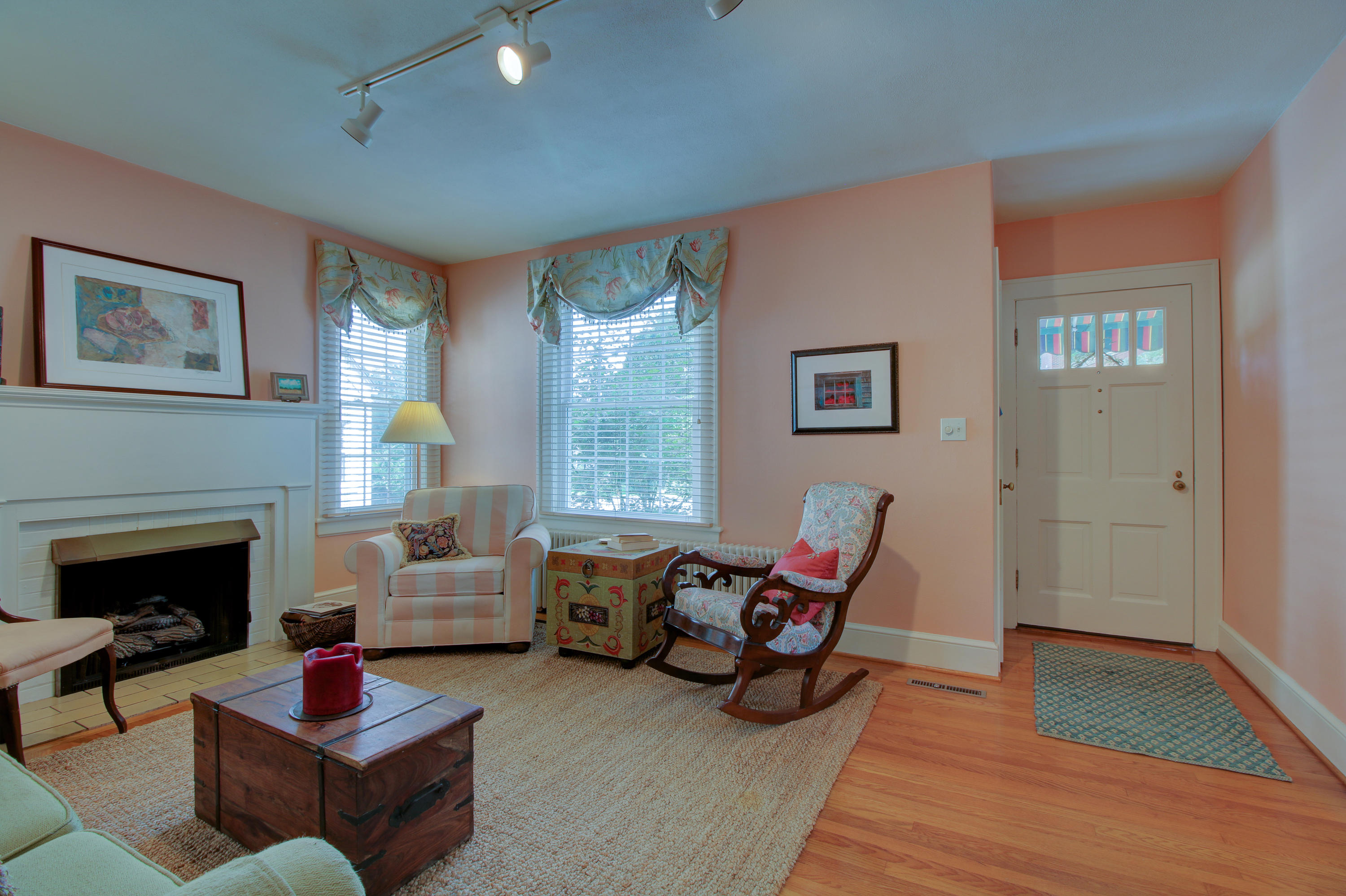 2815 Spring Road Southwest Roanoke, VA 24015 - Photo 6 of 30 IMG_0561_2_3_4_5_6_7
