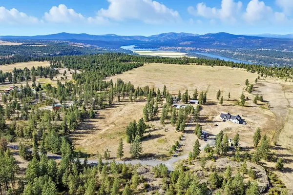 $680,000 | 14510 West Pine Bluff Road, Nine Mile Falls, WA 99026