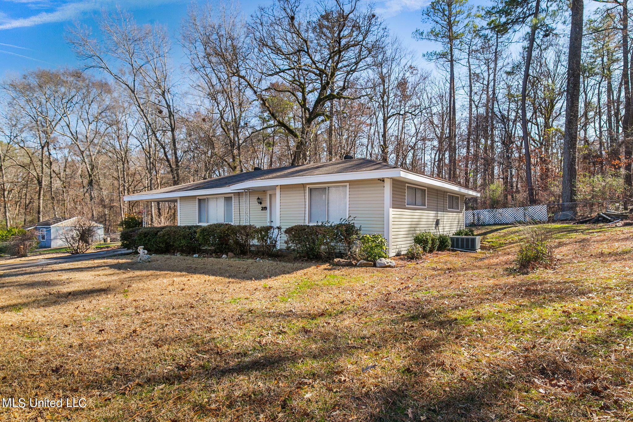 219 East Jackson Street Ridgeland, MS 39157 - Photo 3 of 29 5-web-or-mls-219 E Jackson-5