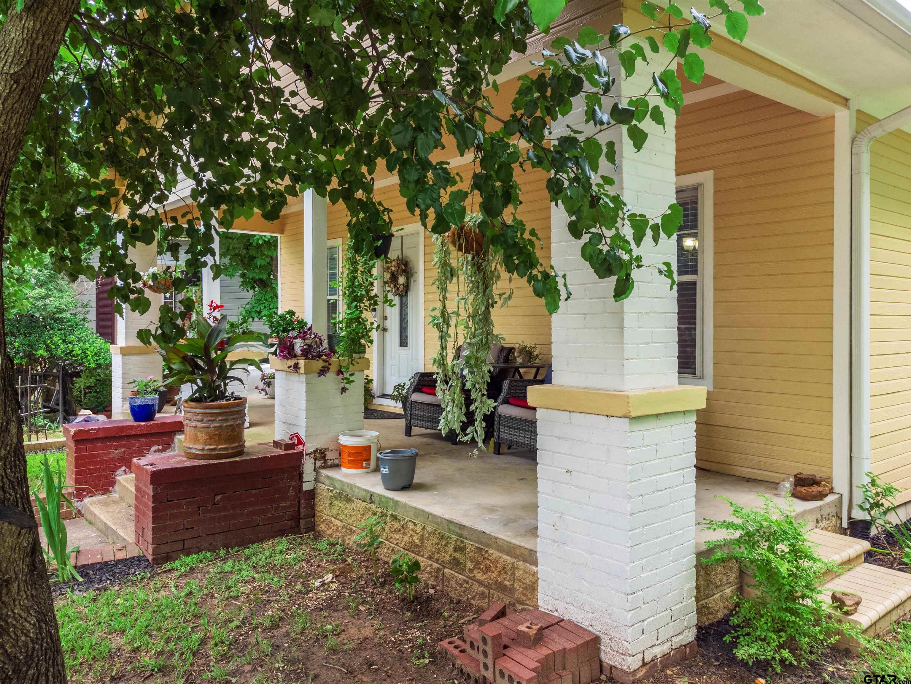 427 East Locust Street Tyler, TX 75702 - Photo 3 of 42 front view of a house with a garden