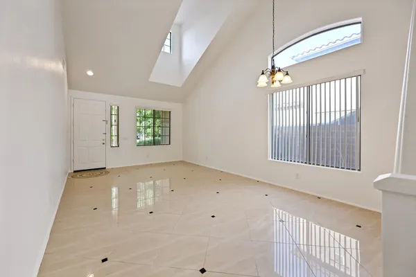 $2,550 | 1483 East Mia Lane, Gilbert, AZ 85298