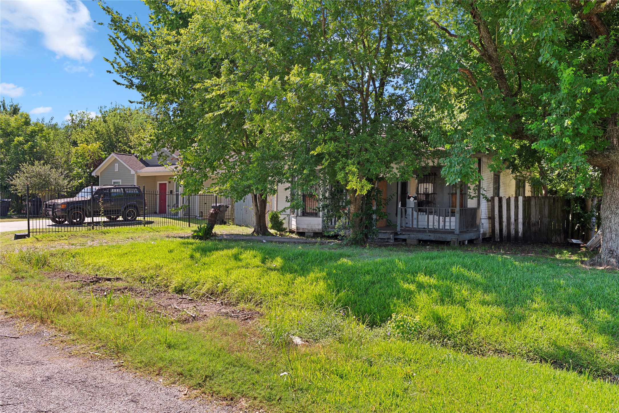 3600 Rockingham Street Houston, TX 77051 - Photo 4 of 14 a view of a house with backyard and sitting area