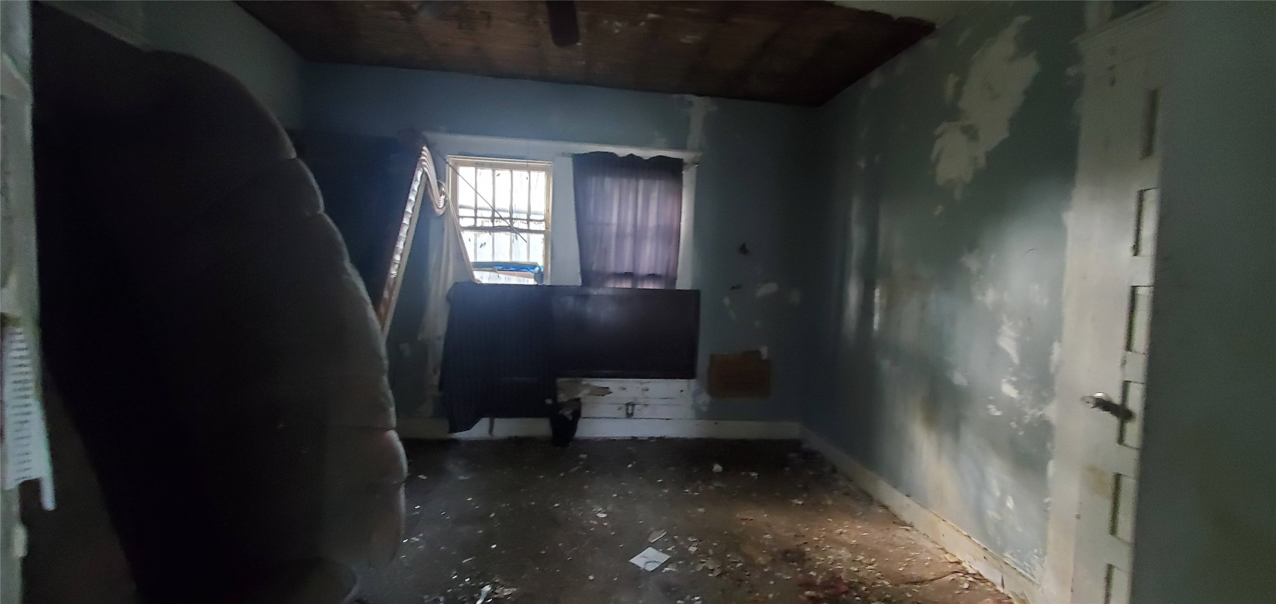 3600 Rockingham Street Houston, TX 77051 - Photo 8 of 14 a bathroom with a toilet