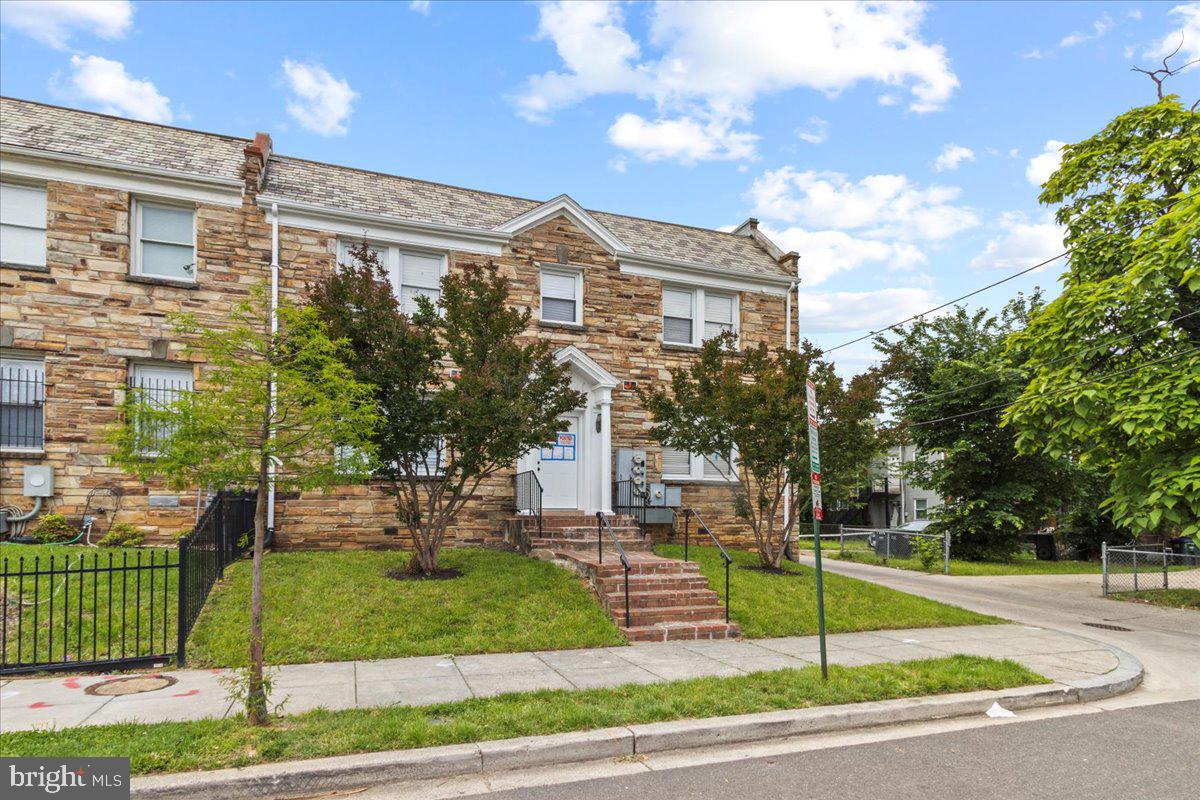 1211 Simms Pl Northeast  