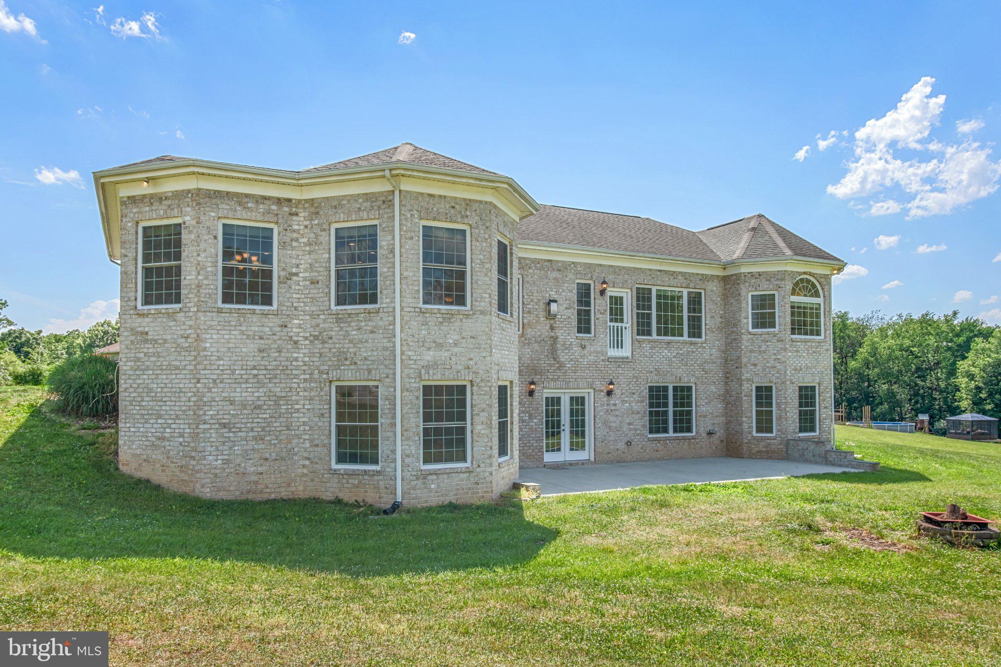 7147 Linganore Road New Market, MD 21774 - Photo 3 of 44 Spacious home with scenic views.