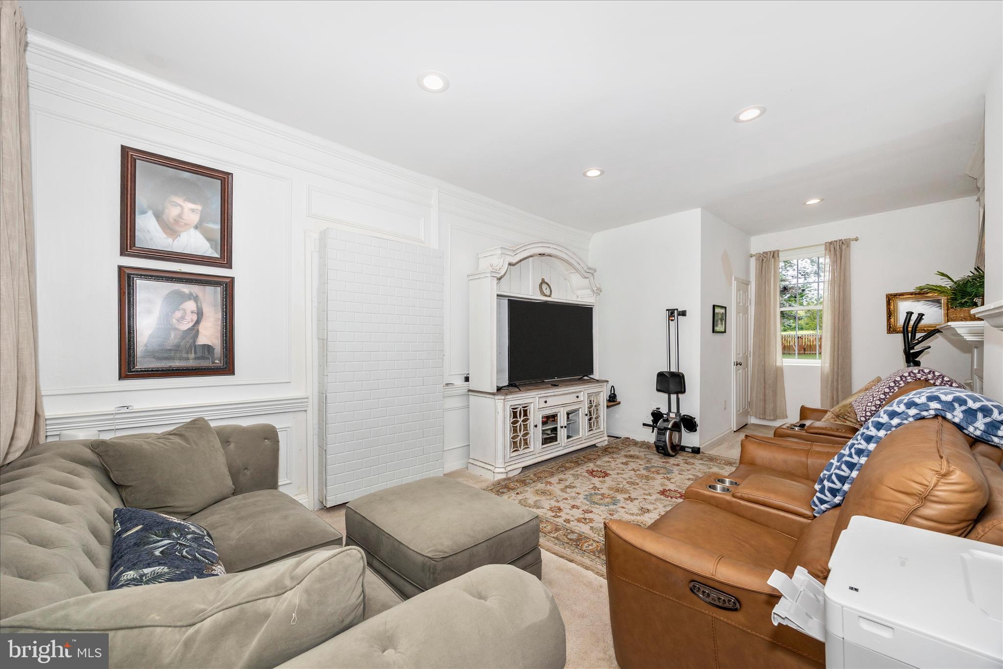 3823 Roundtree Road Jefferson, MD 21755 - Photo 6 of 50 Living Room