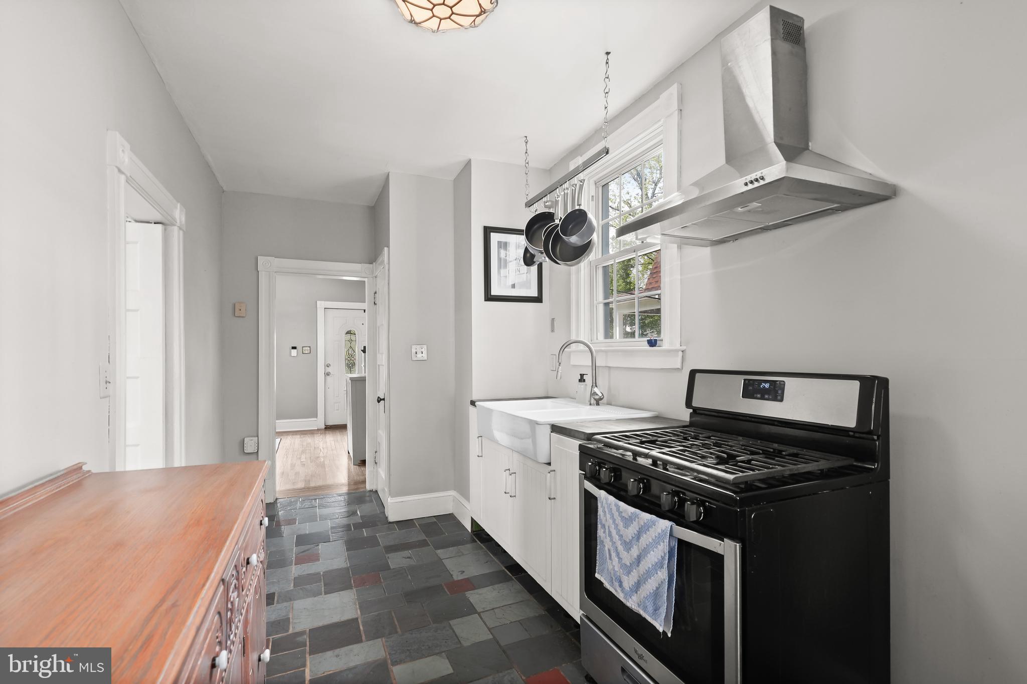 5319 Wendley Road Baltimore, MD 21229 - Photo 11 of 44 Kitchen