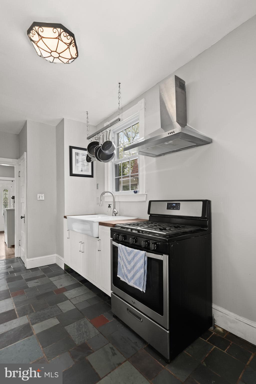 5319 Wendley Road Baltimore, MD 21229 - Photo 12 of 44 Kitchen