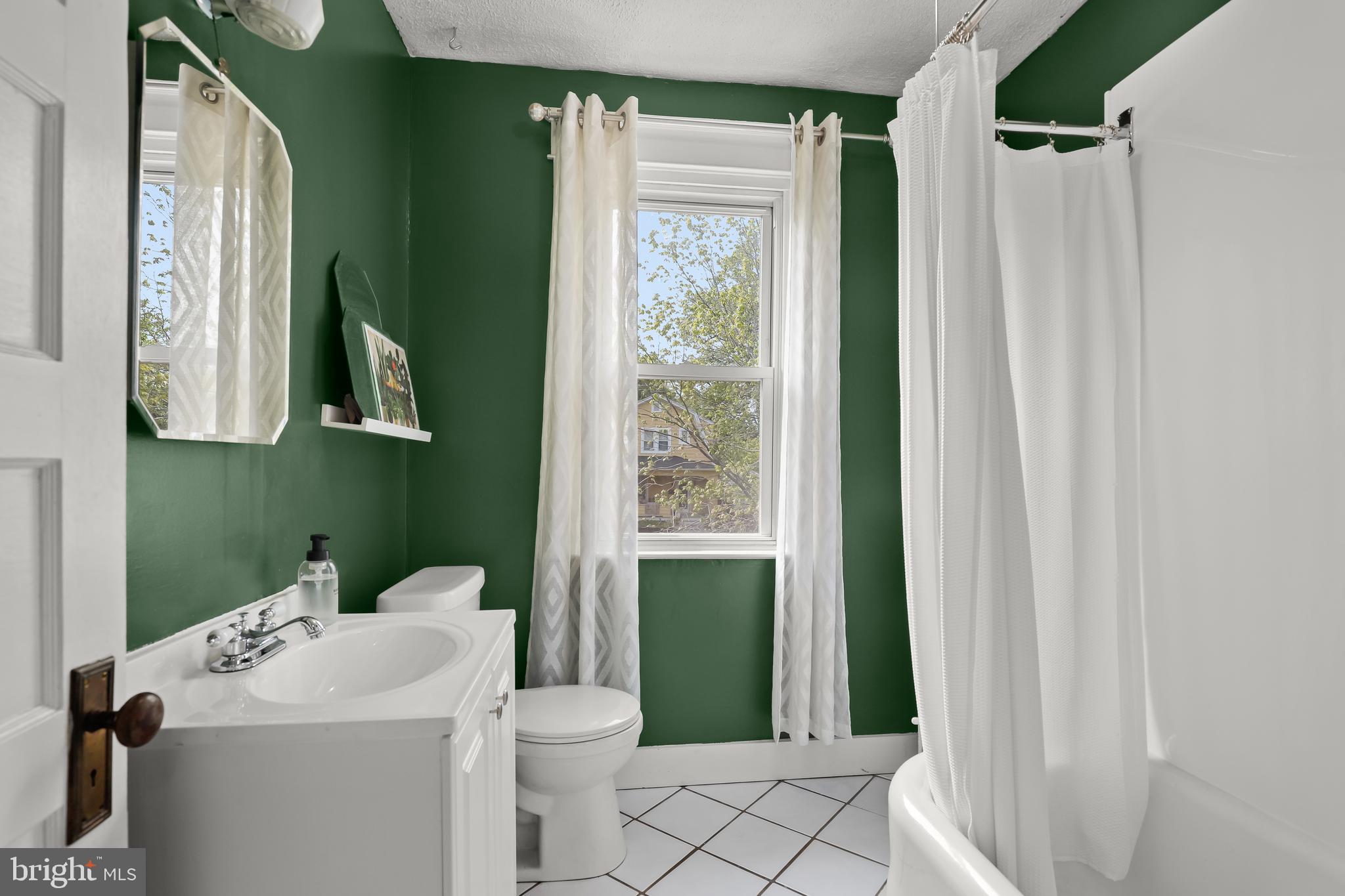 5319 Wendley Road Baltimore, MD 21229 - Photo 23 of 44 Full Bathroom